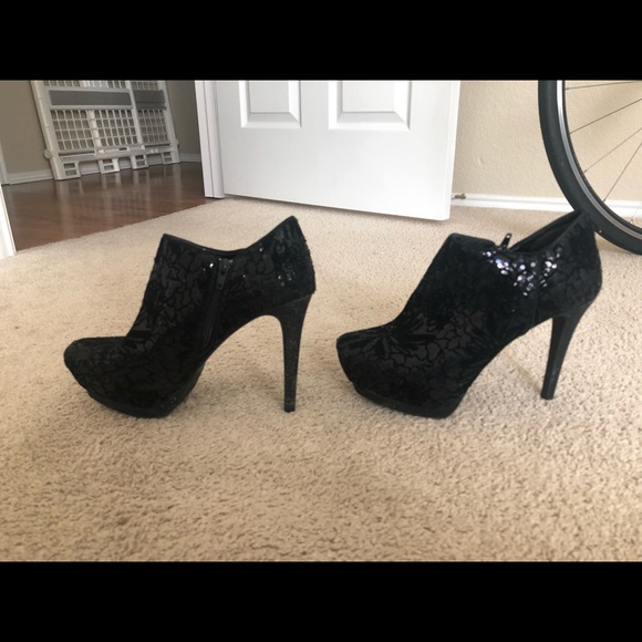 Gorgeous Black Gianni Bini heels - Picture 5 of 6